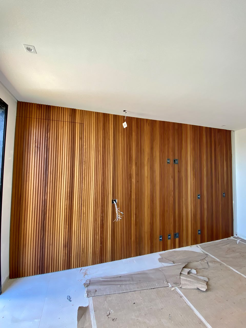 Painel ripado Porta Fechada